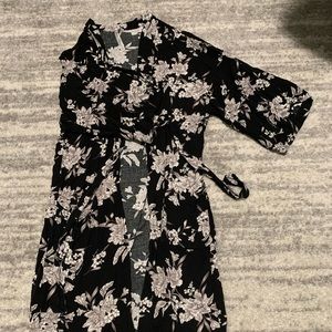 Black floral kimono with pockets and wrap tie.